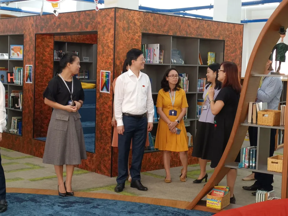 Đoàn giám sát tìm hiểu về quy mô cơ sở vật chất và phương pháp giáo dục tại đơn vị Đoàn giám sát tìm hiểu về quy mô cơ sở vật chất và phương pháp giáo dục tại đơn vị