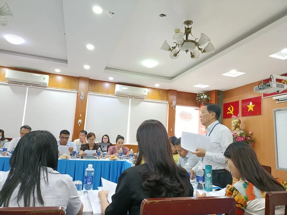 Hiệu trưởng Trường Tiểu học Hòa Bình trao đổi về các khoản thu tại đơn vị Hiệu trưởng Trường Tiểu học Hòa Bình trao đổi về các khoản thu tại đơn vị