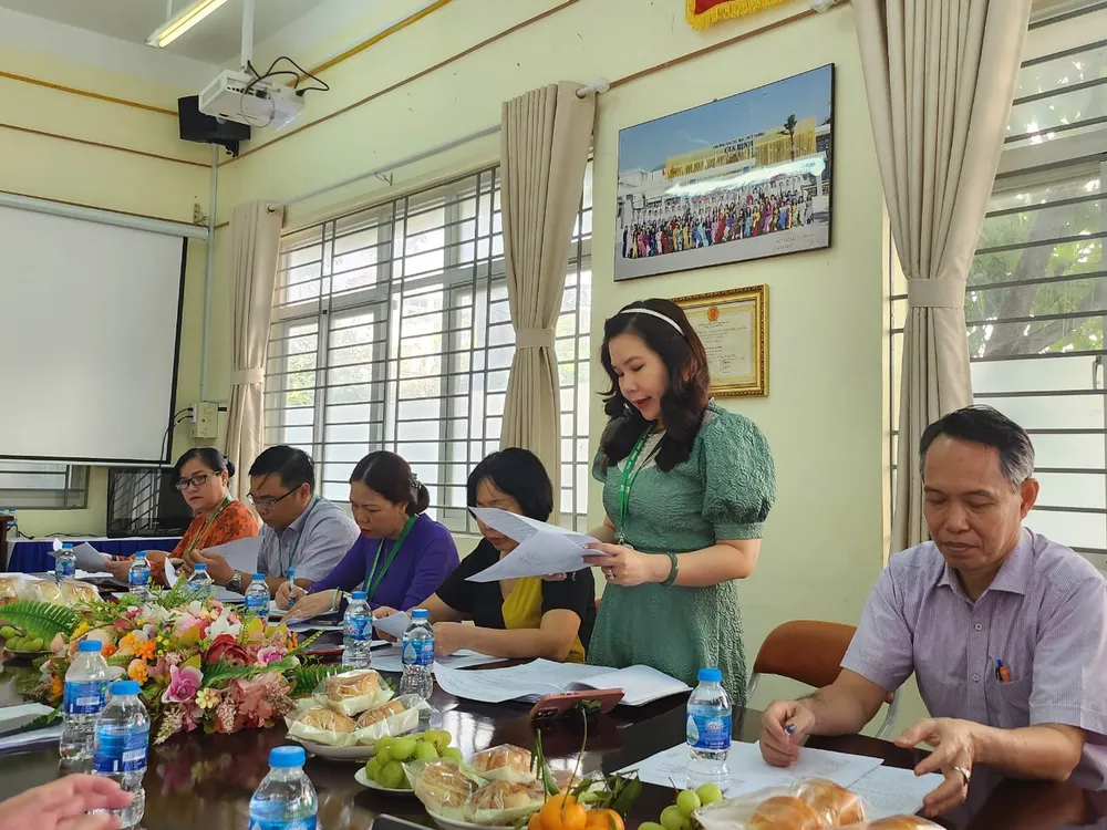 Hiệu trưởng Trường THPT Gia Định Nguyễn Ngọc Khánh Vân báo cáo các khoản thu thực hiện trong năm học 2022-2023 Hiệu trưởng Trường THPT Gia Định Nguyễn Ngọc Khánh Vân báo cáo các khoản thu thực hiện trong năm học 2022-2023