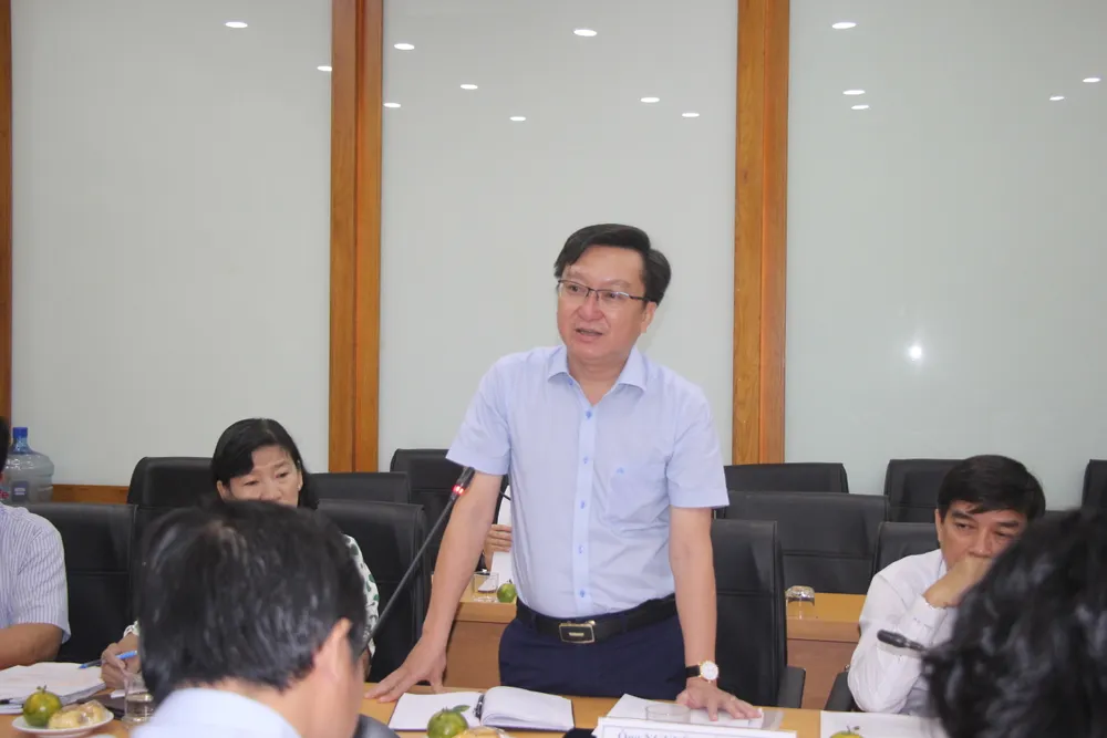 Phó Giám đốc Sở GD-ĐT TPHCM Nguyễn Bảo Quốc nêu ý kiến tại buổi làm việc Phó Giám đốc Sở GD-ĐT TPHCM Nguyễn Bảo Quốc nêu ý kiến tại buổi làm việc