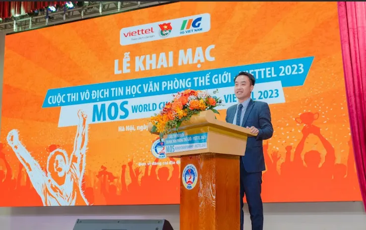 Ông Nguyễn Thiên Tú, Giám đốc Trung tâm phát triển khoa học công nghệ và tài năng trẻ, Trung ương Đoàn TNCS Hồ Chí Minh phát biểu tại lễ khai mạc