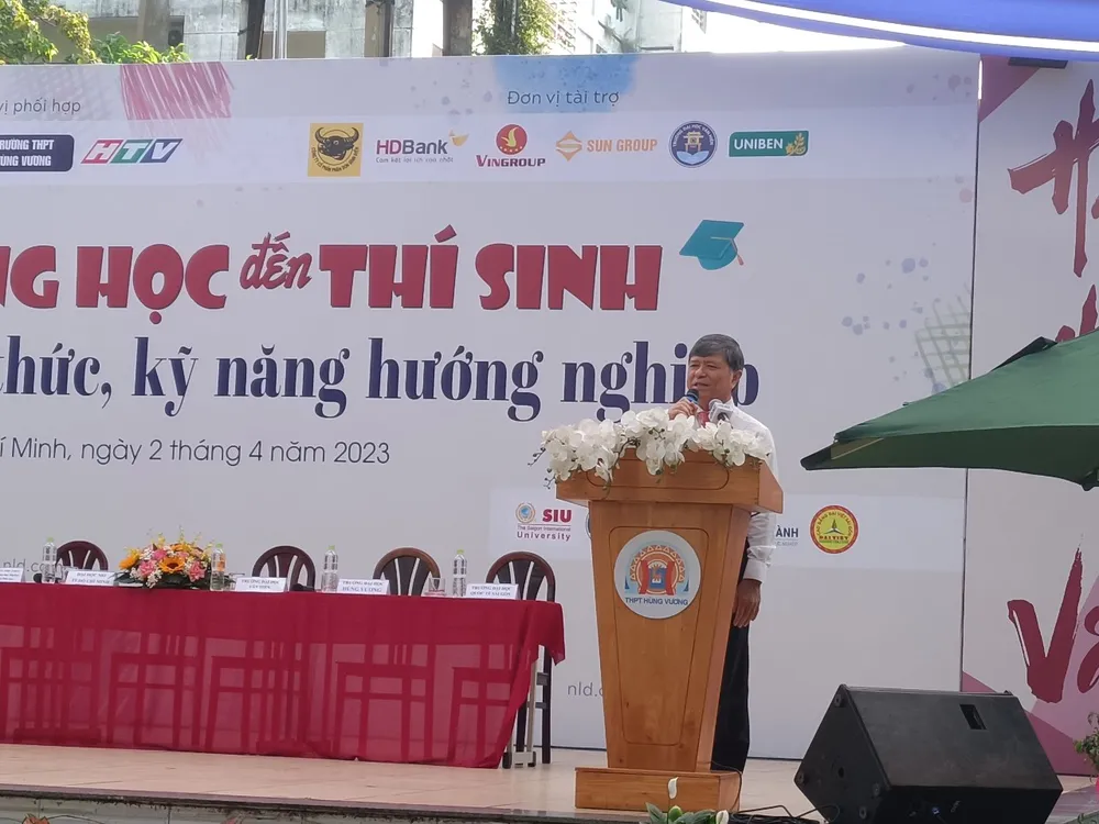 Giám đốc Sở GD-ĐT TPHCM Nguyễn Văn Hiếu phát biểu tại chương trình tư vấn Giám đốc Sở GD-ĐT TPHCM Nguyễn Văn Hiếu phát biểu tại chương trình tư vấn