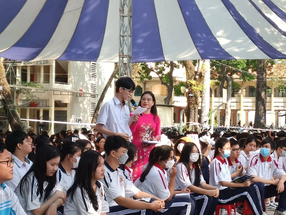 Học sinh quan tâm nhiều vấn đề như phương thức xét tuyển, cơ hội việc làm sau khi ra trường, học phí của các ngành học... Học sinh quan tâm nhiều vấn đề như phương thức xét tuyển, cơ hội việc làm sau khi ra trường, học phí của các ngành học...