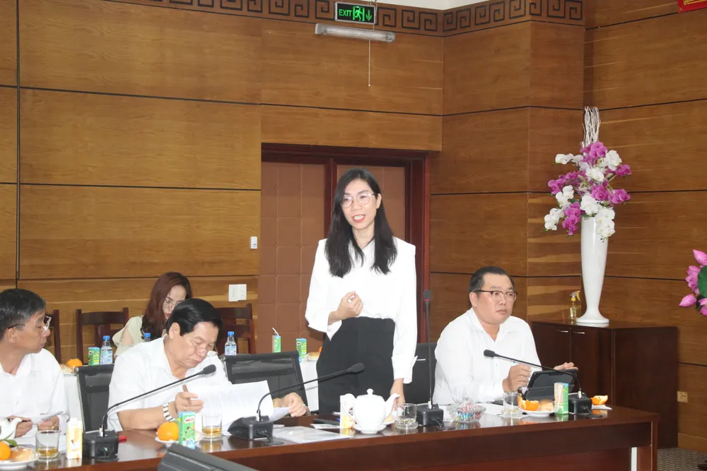 Hiệu trưởng Trường THPT Lê Quý Đôn (quận 3) đóng góp ý kiến tại hội thảo