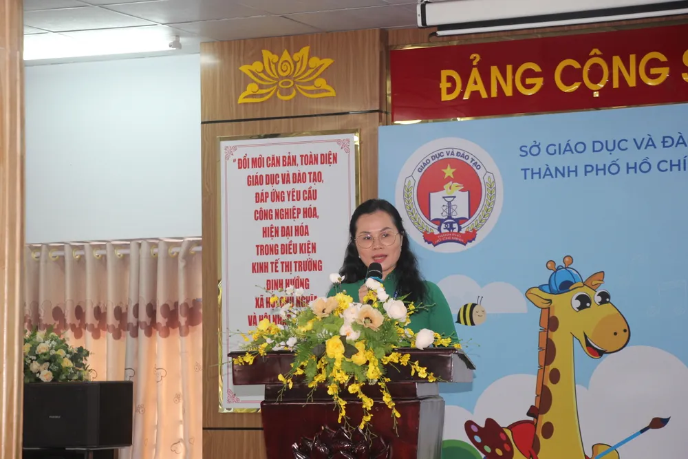 Phó Giám đốc Sở GD-ĐT TPHCM Lê Thụy Mỵ Châu phát biểu tại lễ trao giải Phó Giám đốc Sở GD-ĐT TPHCM Lê Thụy Mỵ Châu phát biểu tại lễ trao giải