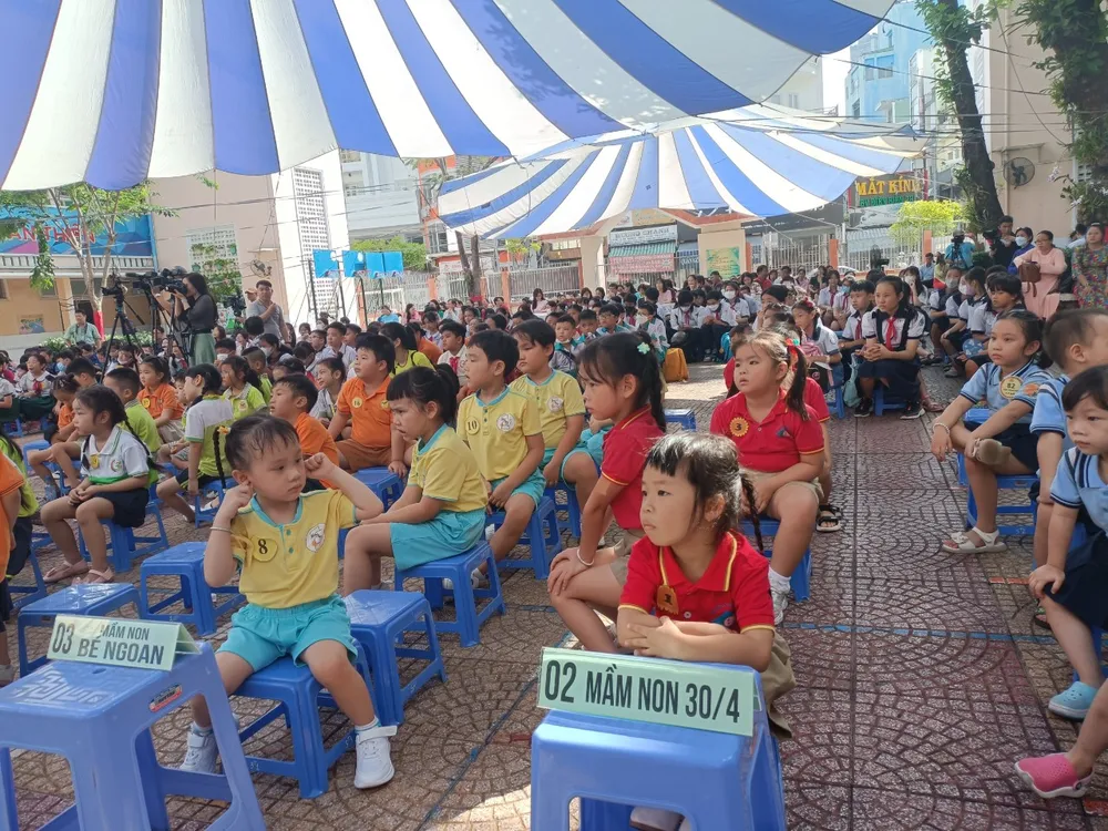 Học sinh hào hứng tham gia các hoạt động giao lưu