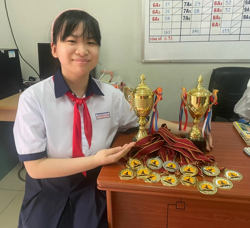 Lê Ngọc Phương Anh, học sinh Trường THCS Huỳnh Khương Ninh với nhiều thành tích nổi bật trong học tập