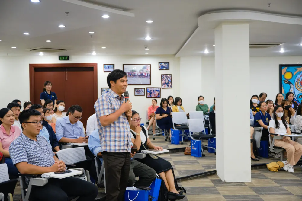 Đại diện phòng GD-ĐT quận 7 trao đổi tại hội thảo Đại diện phòng GD-ĐT quận 7 trao đổi tại hội thảo