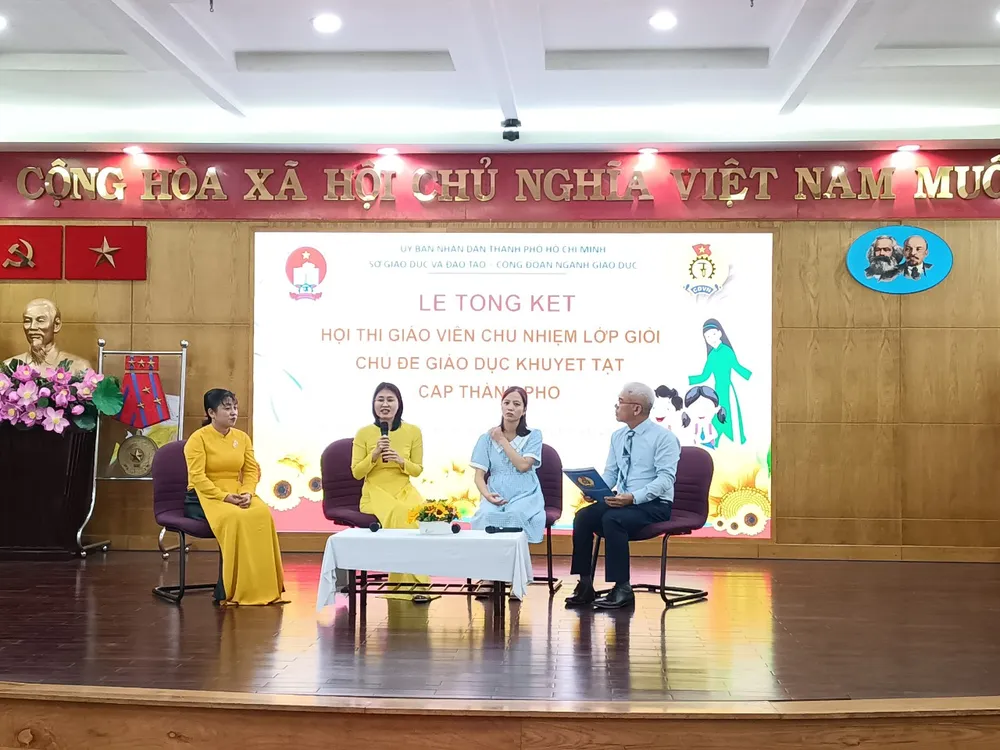 Các giáo viên chia sẻ kinh nghiệm dạy trẻ khuyết tật. Các giáo viên chia sẻ kinh nghiệm dạy trẻ khuyết tật.