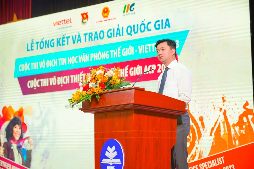 Anh Nguyễn Minh Triết, Bí thư Ban Chấp hành Trung ương Đoàn TNCS Hồ Chí Minh phát biểu tại lễ trao giải Anh Nguyễn Minh Triết, Bí thư Ban Chấp hành Trung ương Đoàn TNCS Hồ Chí Minh phát biểu tại lễ trao giải