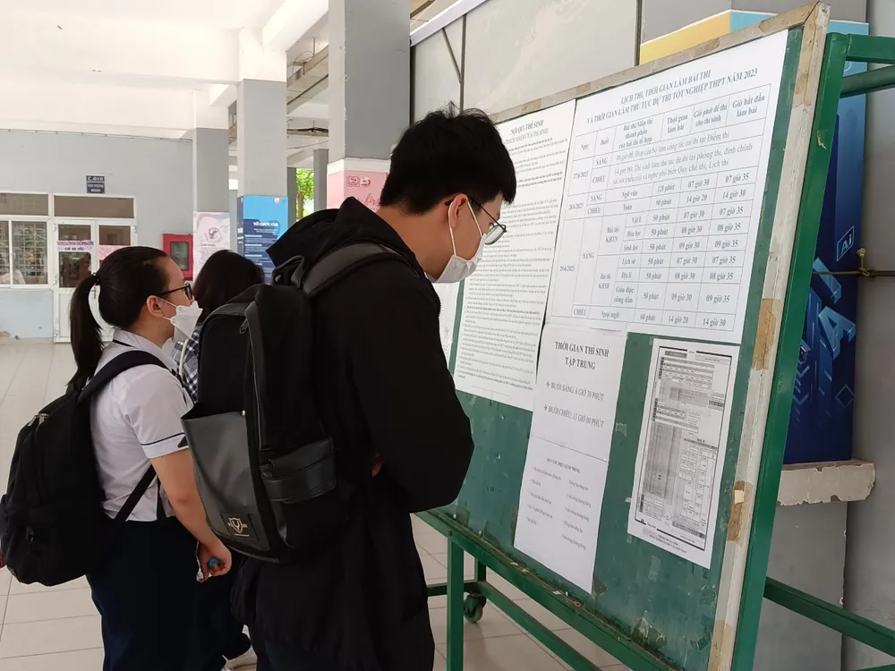 Thí sinh xem sơ đồ phòng thi tại điểm thi THPT Gia Định Thí sinh xem sơ đồ phòng thi tại điểm thi THPT Gia Định