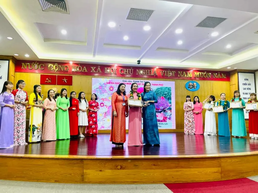 Sở GD-ĐT TPHCM tuyên dương các giáo viên đạt thành tích cao qua Hội thi giáo viên mầm non dạy giỏi cấp thành phố Sở GD-ĐT TPHCM tuyên dương các giáo viên đạt thành tích cao qua Hội thi giáo viên mầm non dạy giỏi cấp thành phố