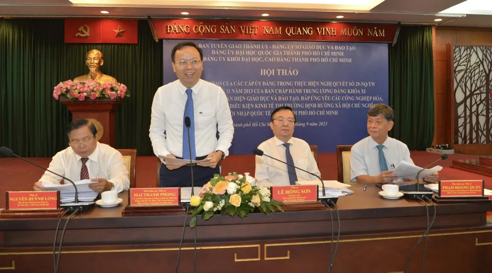 PGS.TS Mai Thanh Phong nhấn mạnh vai trò của các cấp ủy đảng trong thực hiện đổi mới giáo dục. Ảnh: CAO THĂNG PGS.TS Mai Thanh Phong nhấn mạnh vai trò của các cấp ủy đảng trong thực hiện đổi mới giáo dục. Ảnh: CAO THĂNG