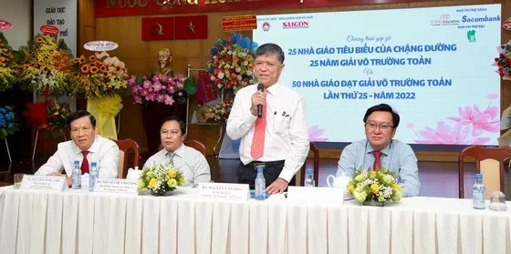 Đại diện Sở GD-ĐT TPHCM và Báo SGGP tham dự buổi giao lưu 25 năm nhà giáo tiêu biểu trước Lễ trao giải Võ Trường Toản lần thứ 25 năm 2022