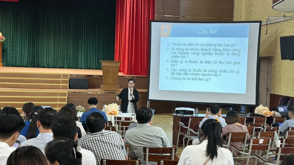 ThS. BS Đinh Thị Hải Yến, Trung tâm Kiểm soát bệnh tật Thành phố thông tin về tác hại của thuốc lá điện tử ThS. BS Đinh Thị Hải Yến, Trung tâm Kiểm soát bệnh tật Thành phố thông tin về tác hại của thuốc lá điện tử
