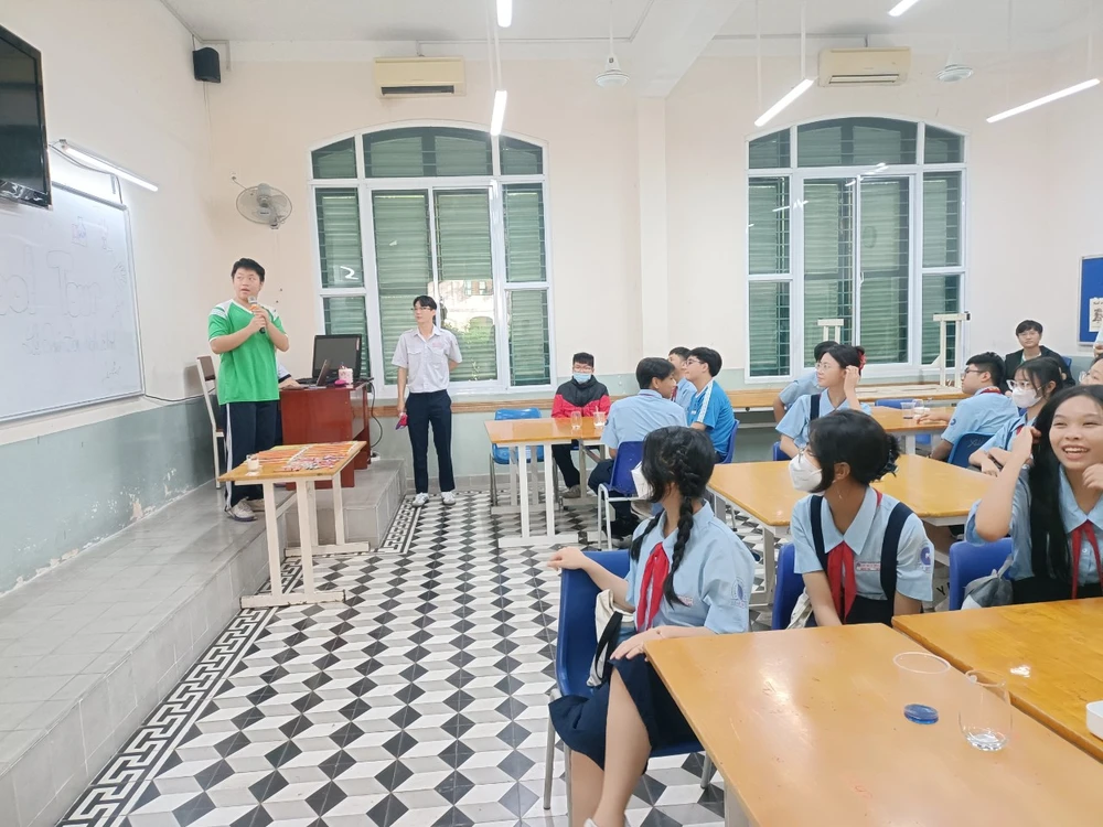 Học sinh khối 9 tìm hiểu về môn học STEM tại Trường THPT Lê Quý Đôn thpt-le-quy-don1-4448.jpg