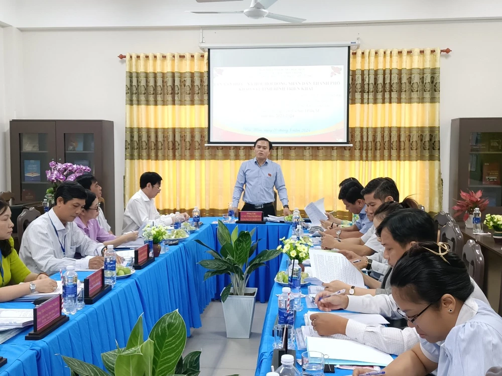 Trưởng Ban Văn hóa - Xã hội, HĐND TPHCM trao đổi tại buổi làm việc HM.3.jpg