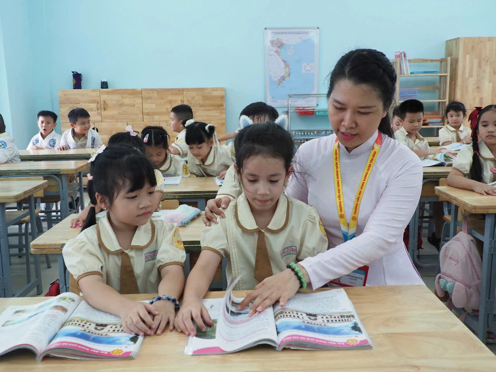 Học sinh Trường Tiểu học Hùng Vương (quận Tân Bình) trong giờ học vào cuối tháng 4-2025 TH Hùng Vương.1.jpg