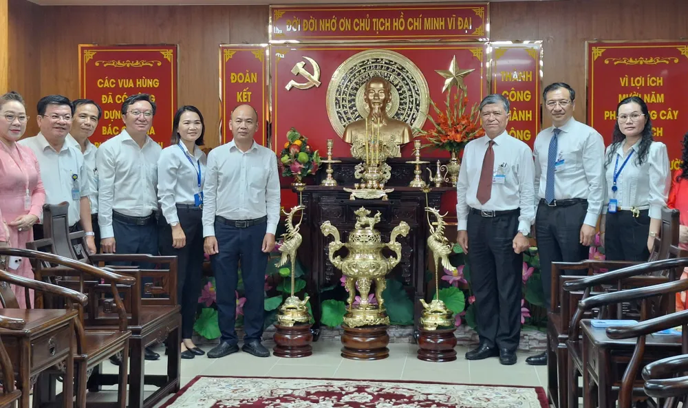 Lãnh đạo Sở GD-ĐT TPHCM tại lễ khánh thành Không gian văn hóa Hồ Chí Minh mới z6617670881846_b8f2ed293b7679c976624731ca4063a3.jpg