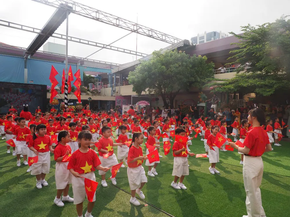Học sinh Trường Mầm non Thành phố (quận 3, TPHCM) trong Ngày hội 50 năm phát triển bậc học mầm non 1a46b2a2364e8510dc5f.jpg