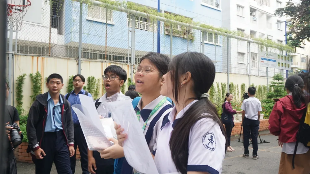 Học sinh tham gia Kỳ thi tuyển sinh tại điểm thi Trường Phổ thông Năng khiếu (cơ sở ở quận 5, TPHCM) DSC05533.JPG
