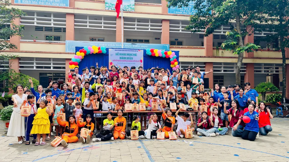 Học sinh Trường Tiểu học Trung Lập Hạ (huyện Củ Chi) tham gia ngày hội "Vì thiếu nhi ngoại thành" z6666615237036_dc3c966ff42e33d8b226b93163f3c570.jpg