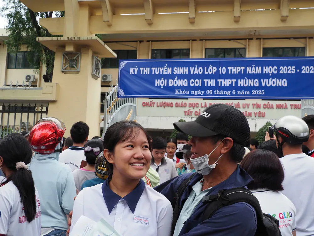 Thí sinh Phúc An hạnh phúc khi nhìn thấy ba 76091d65e2a556fb0fb4.jpg