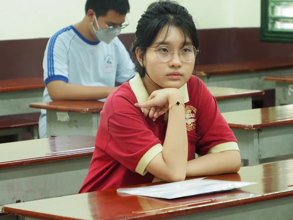 Thí sinh trước giờ làm thủ tục dự thi. Ảnh: THU TÂM b1eb78f2683adf64862b.jpg