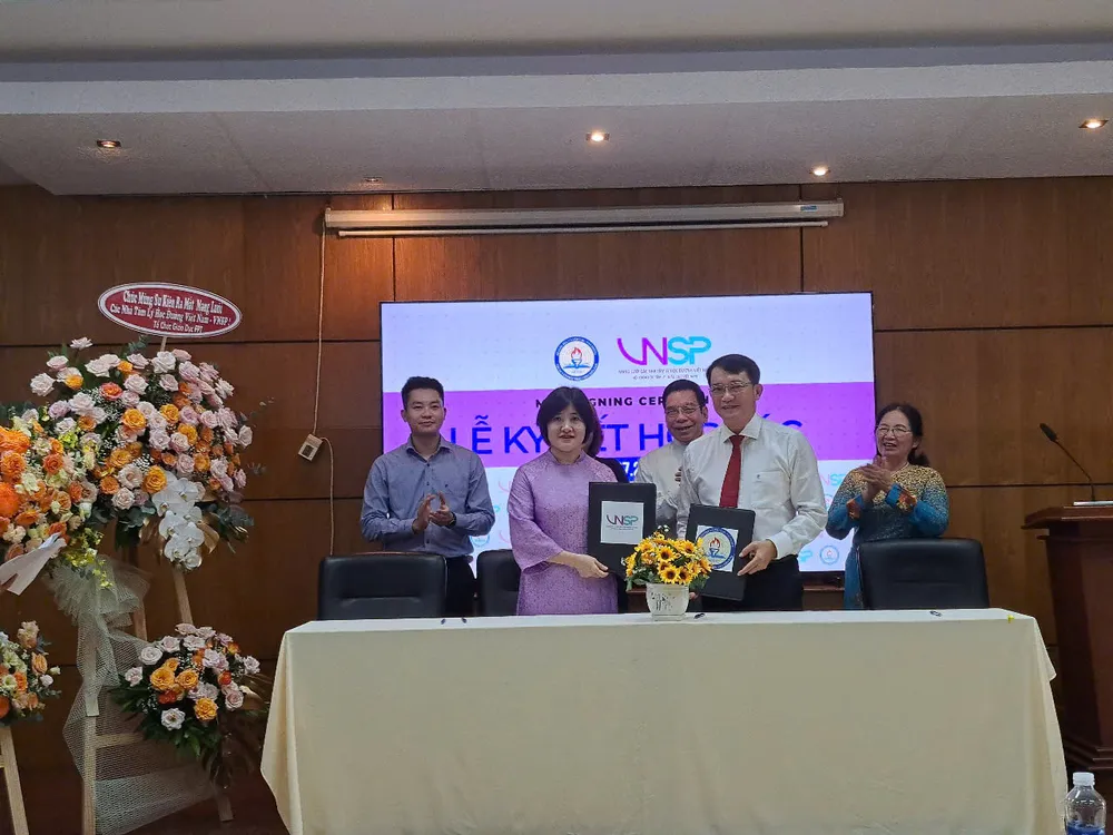 Thoả thuận hợp tác chiến lược song phương giữa Mạng lưới các nhà tâm lý học đường Việt Nam và Trung tâm Phát triển Giáo dục và Đào tạo phía Nam được ký kết có thời gian thực hiện trong vòng 5 năm z6790633967778_8a53ac0be46fd43dd4b22c5e1f5e458b.jpg