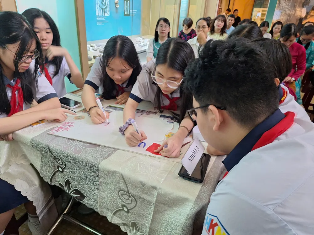 Học sinh Trường THCS Huỳnh Khương Ninh (phường Tân Định, TPHCM) trong một giờ học vào cuối năm học 2024-2025 z6796224354172_ee6a49ad68a66c52de2365f50d0b25e7.jpg