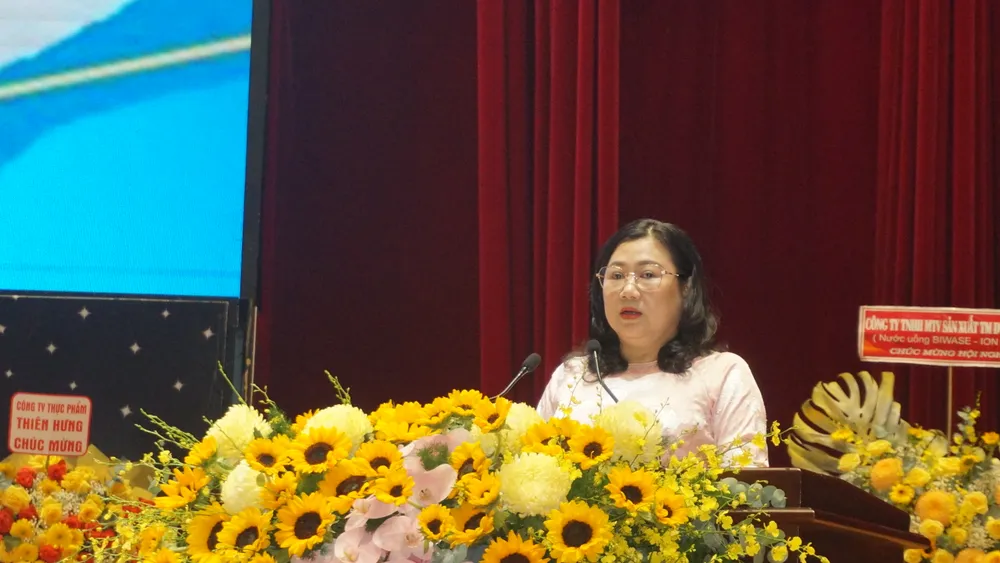 Trưởng phòng Giáo dục mầm non (Sở GD-ĐT TPHCM) Lương Thị Hồng Điệp phát biểu tại hội nghị tổng kết diễn ra vào sáng 19-8 DSC07148.JPG
