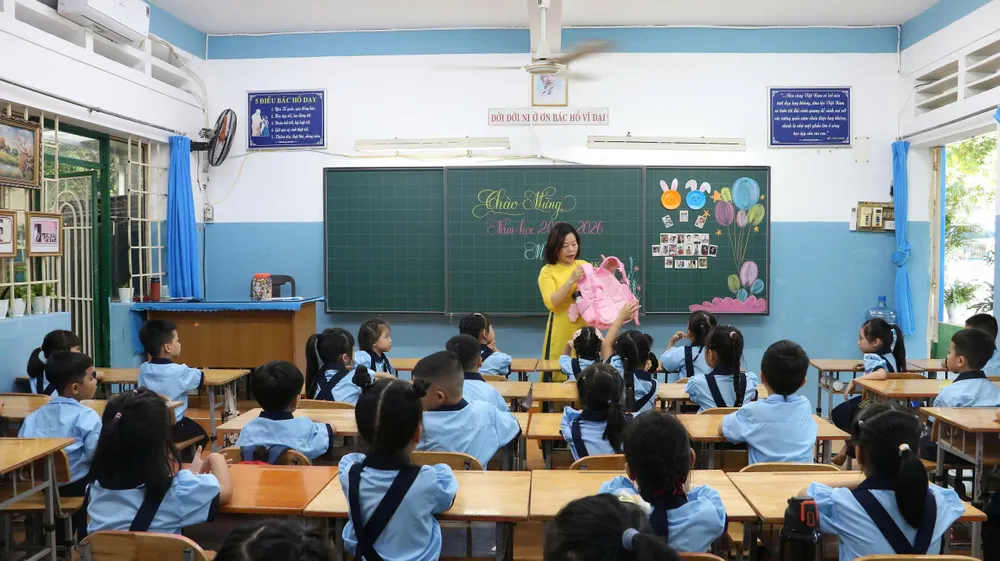 Học sinh Trường Tiểu học Nguyễn Văn Triết (phường Linh Xuân, TPHCM) trong ngày tựu trường, sáng 20-8