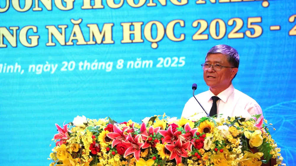 Giám đốc Sở GD-ĐT TPHCM Nguyễn Văn Hiếu yêu cầu các trường rà soát kỹ cơ sở vật chất trước khai giảng năm học mới z6925951060603_e147233f87cc9419edf240f94ed55f67.jpg