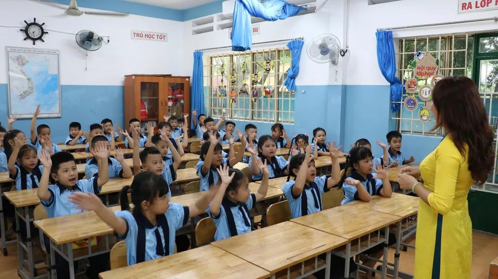 Học sinh Trường Tiểu học Nguyễn Văn Triết (phường Linh Xuân, TPHCM) trong ngày tựu trường năm học mới vào sáng 20-8 z6925821392045_cd8c892a9749b9e09b2dde19f1797231.jpg