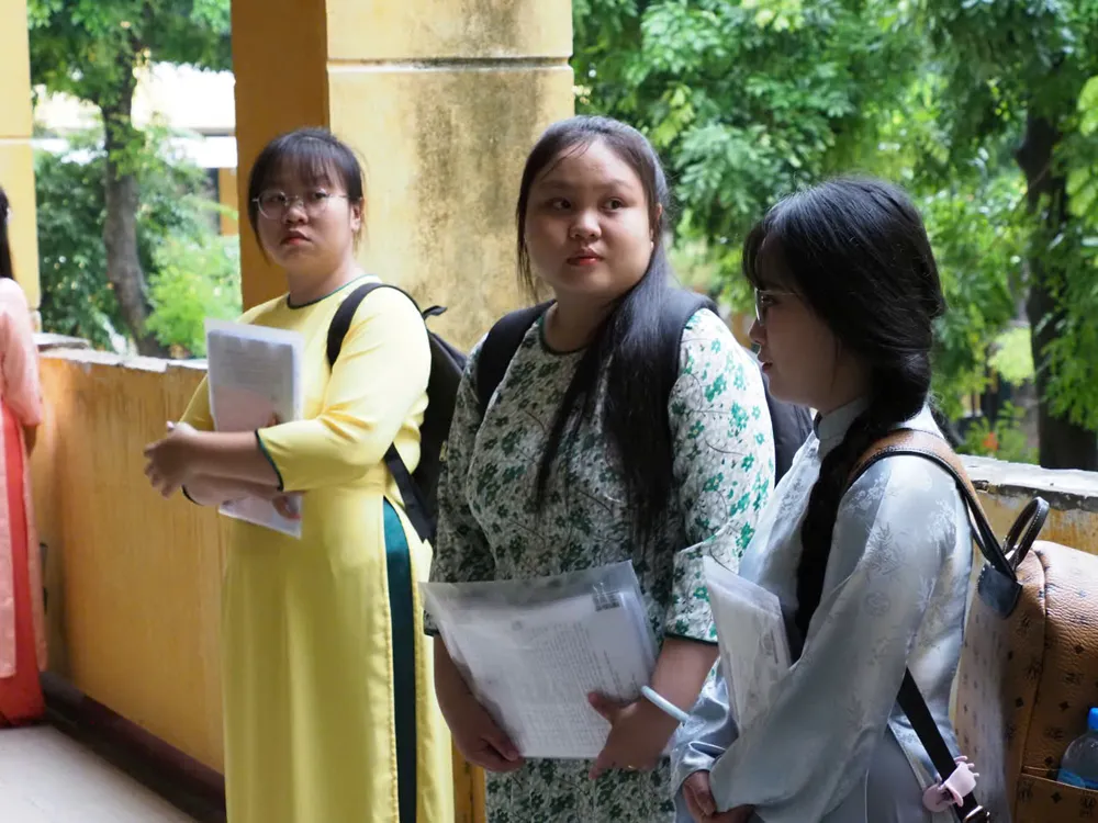 Một chút lo lắng trước khi vào phòng thi z7054487976659_773bfeb8ff7afafa0b34cad4b0e25514.jpg