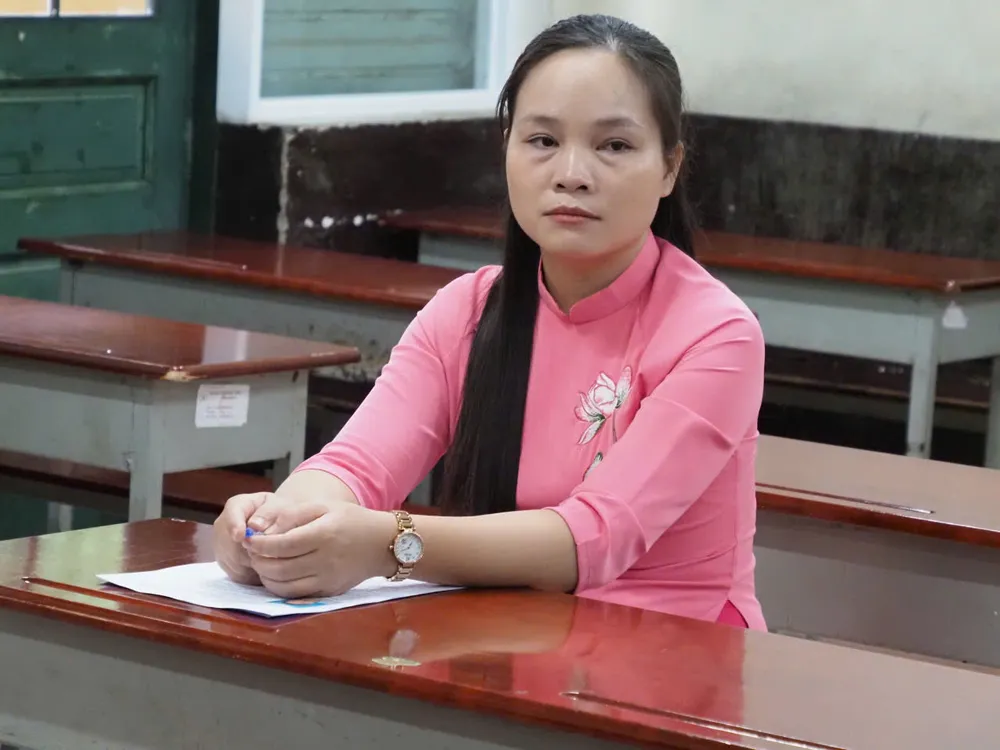 Thí sinh chờ đợi trước khi bước vào phần thi thực hành z7054487991508_64c0689f7ad167ed655850bde4f407c8.jpg