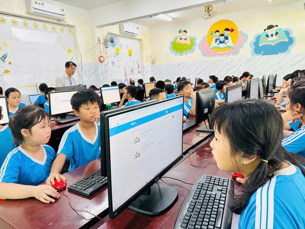 Học sinh tham gia học chương trình tin học quốc tế ICDL tại TPHCM z7080303085494_d78a95405d574563277a41c821449ffe.jpg