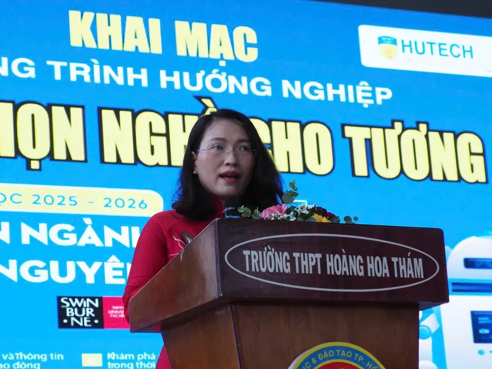 Phó Giám đốc Sở GD-ĐT TPHCM Trương Hải Thanh phát biểu tại lễ khai mạc chương trình tư vấn hướng nghiệp 6f42fc91dd3e57600e2f.jpg