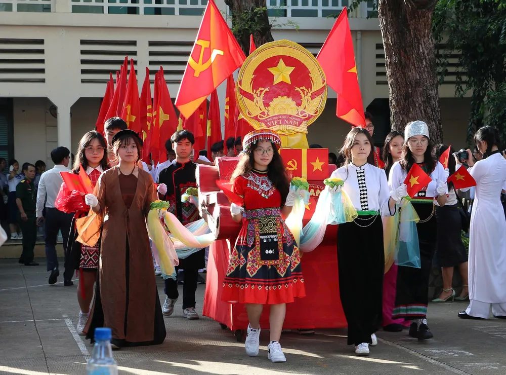 Học sinh diễu hành tại Lễ báo cáo dự án học tập liên môn bdb7dbbd4615cc4b9504.jpg