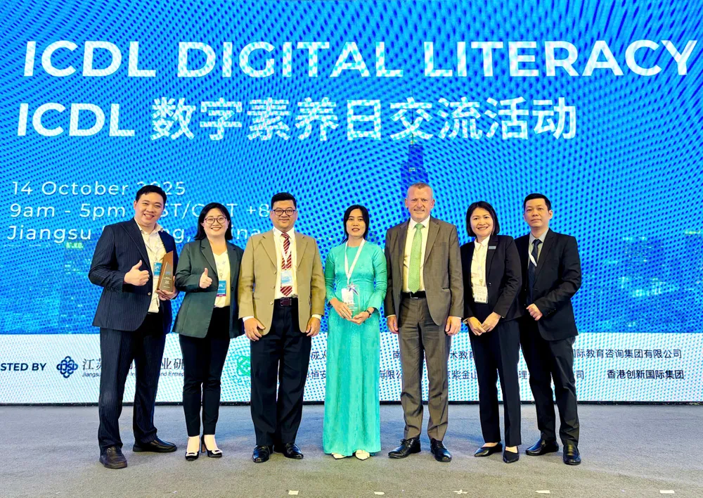 Đoàn đại biểu Việt Nam tại Diễn đàn Năng lực công nghệ số khu vực Châu Á năm 2025 z7136979577607_71115e5e16938b262c994a9c099adefc.jpg