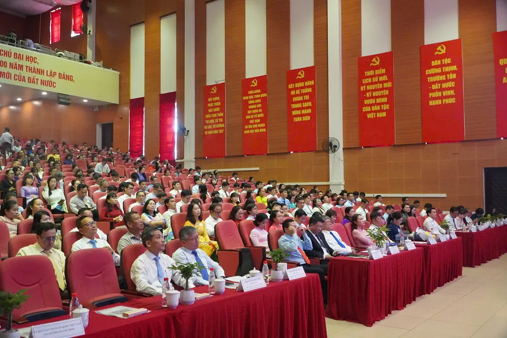 Toàn cảnh hội nghị sáng 24-10 z7150742821200_a09fa9d0797fbe32147c670d806b53f6.jpg