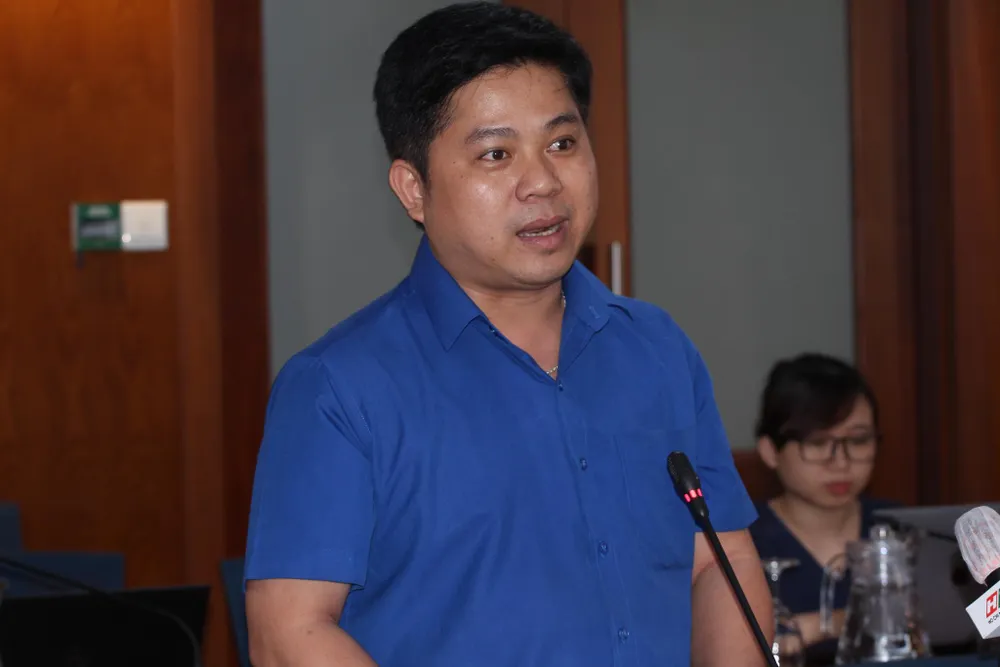 Chánh Văn phòng Sở GD-ĐT TPHCM Hồ Tấn Minh thông tin tại họp báo Chánh Văn phòng Sở GD-ĐT TPHCM Hồ Tấn Minh thông tin tại họp báo