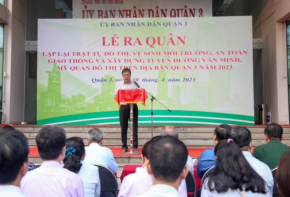 Phó Chủ tịch UBND quận 3 Trần Thanh Bình phát biểu. Ảnh: THẢO LÊ Phó Chủ tịch UBND quận 3 Trần Thanh Bình phát biểu. Ảnh: THẢO LÊ