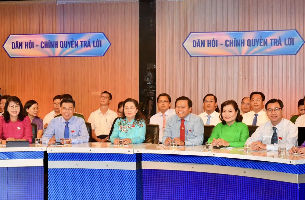 Chủ tịch HĐND TPHCM Nguyễn Thị Lệ và các đại biểu HĐND TPHCM tham dự chương trình. Ảnh: VIỆT DŨNG