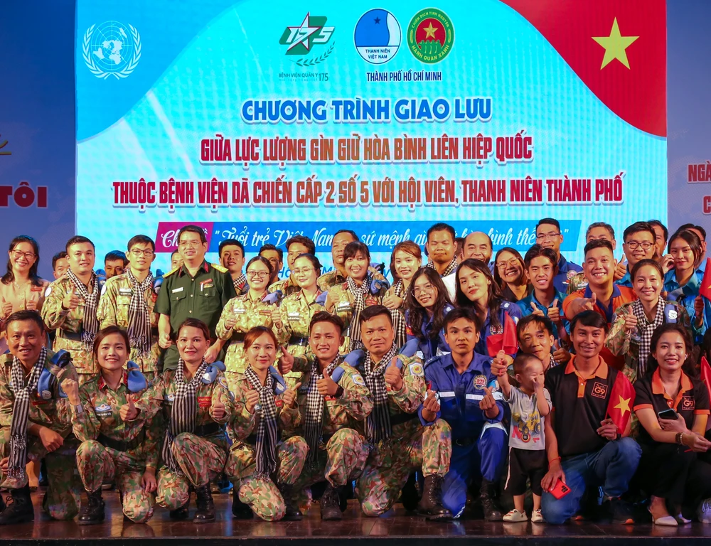 Chương trình giao lưu giữa Lực lượng gìn giữ hòa bình Liên hiệp quốc thuộc Bệnh viện Dã chiến cấp 2, số 5 với hội viên, thanh niên thành phố. Ảnh: THẢO LÊ 