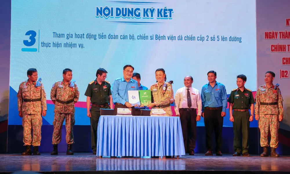 Hội Liên hiệp Thanh niên Việt Nam TPHCM và BVDC 2.5 thực hiện ký kết chương trình phối hợp hoạt động. Ảnh: THẢO LÊ Hội Liên hiệp Thanh niên Việt Nam TPHCM và BVDC 2.5 thực hiện ký kết chương trình phối hợp hoạt động. Ảnh: THẢO LÊ