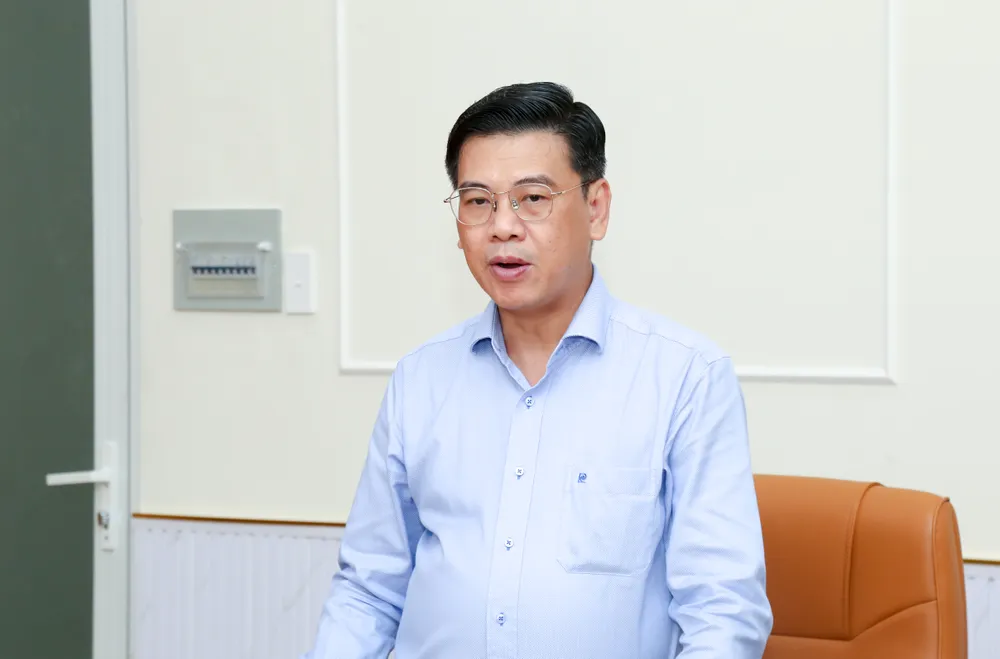 Phó Chủ tịch HĐND TPHCM Nguyễn Văn Dũng phát biểu chúc mừng. Ảnh: THẢO LÊ Phó Chủ tịch HĐND TPHCM Nguyễn Văn Dũng phát biểu chúc mừng. Ảnh: THẢO LÊ