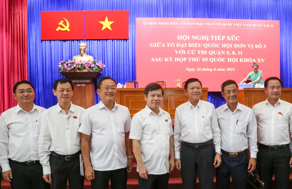 Tổ đại biểu Quốc hội số 3 tiếp xúc cử tri quận 5, 8, 11. Ảnh: THẢO LÊ Tổ đại biểu Quốc hội số 3 tiếp xúc cử tri quận 5, 8, 11. Ảnh: THẢO LÊ