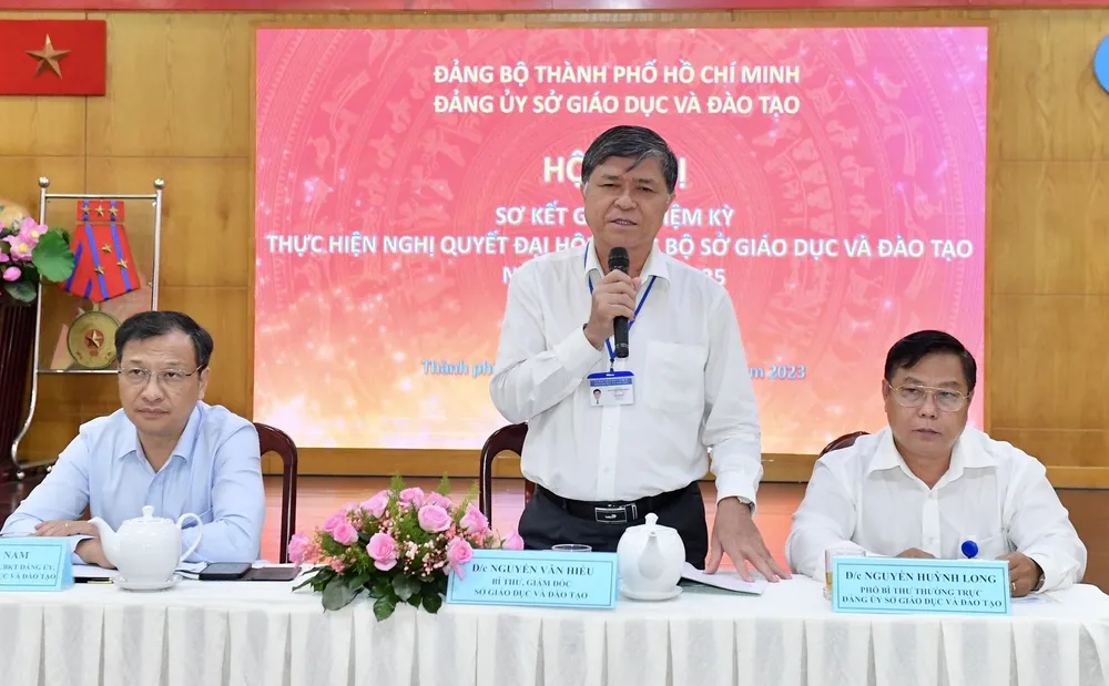 Đồng chí Nguyễn Văn Hiếu, Bí thư Đảng ủy, Giám đốc Sở GD-ĐT TPHCM phát biểu. Ảnh: VIỆT DŨNG