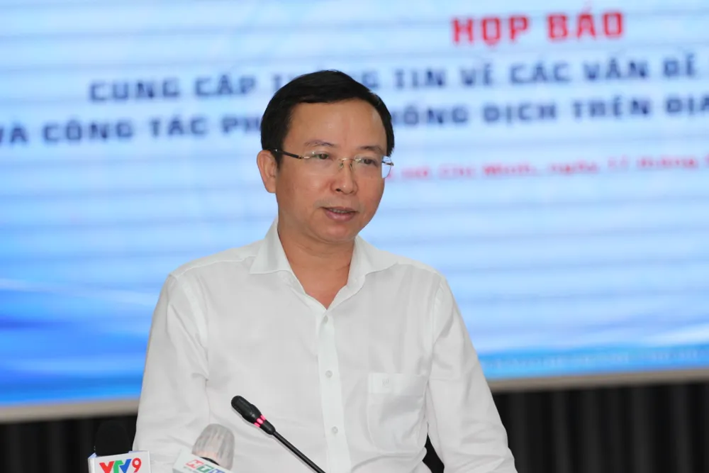 Chánh Văn phòng UBND TPHCM Đặng Quốc Toàn thông tin tại họp báo